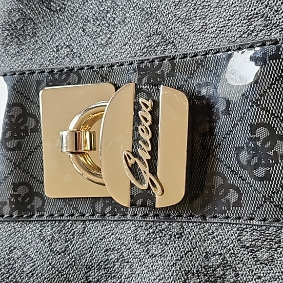 Large Guess Purse - Picture 2 of 7